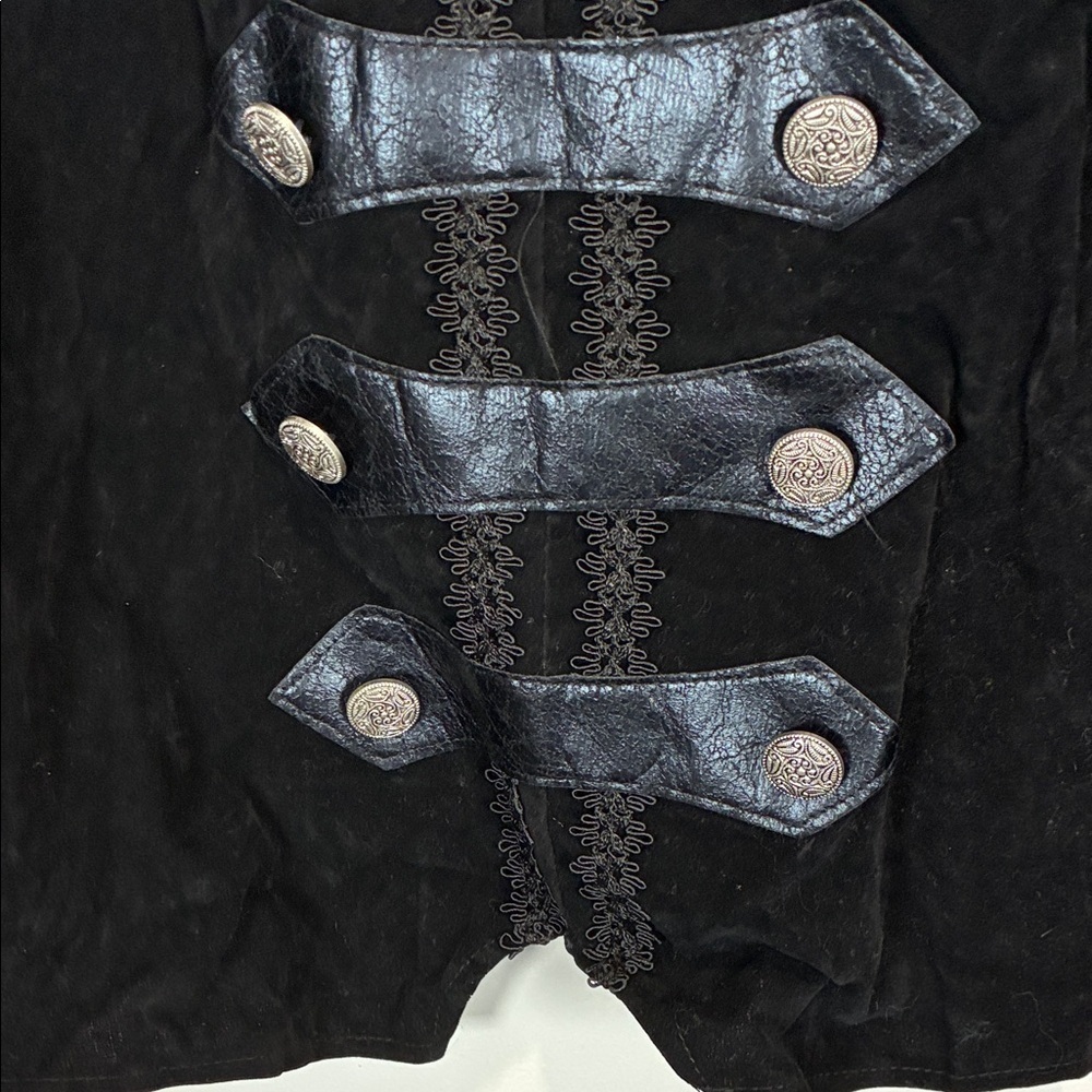 Spirit Men's Victorian Vampire Costume - Black and Red - Picture 5 of 12